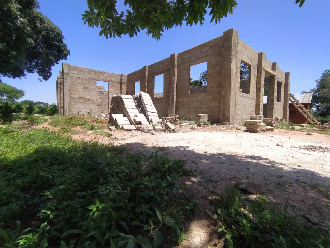 🚩 2021: in corso 😊 Aiuto per la costruzione della cappella del villaggio di Senai 